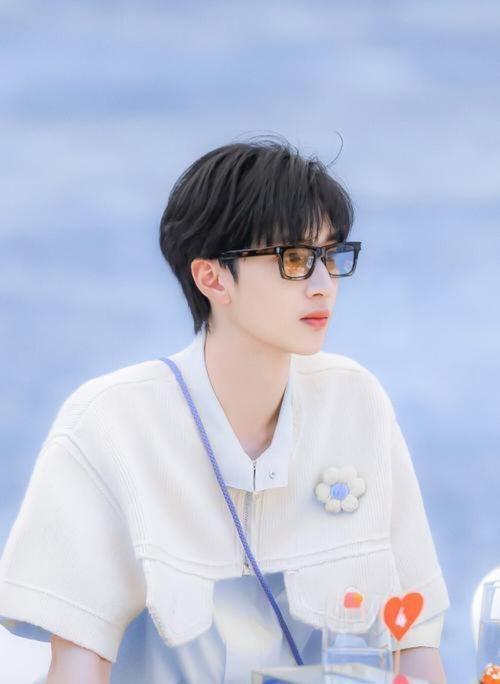 娱乐吃瓜君严浩翔贺峻霖,娱乐吃瓜界的双星闪耀