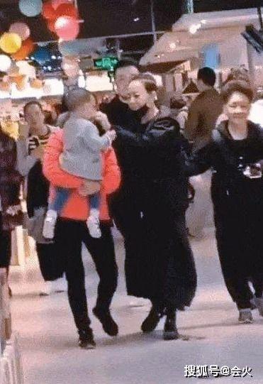 娱乐吃瓜戚薇要退圈了吗,戚薇宣布退圈?揭秘娱乐圈最新传闻背后的真相